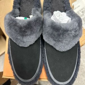 Deckers xlab ez scuff slipper.